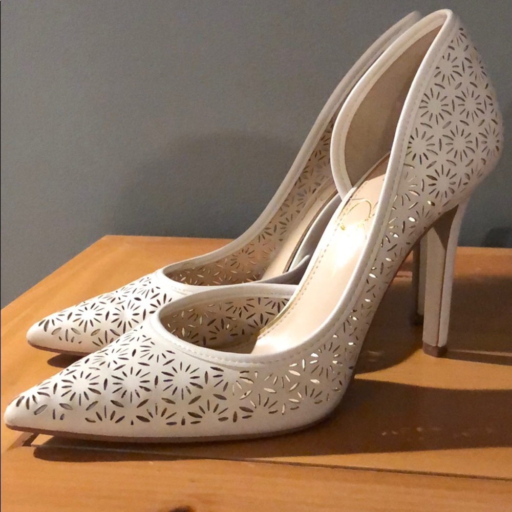 Like-New Size 7 Jessica Simpson Leather Heels